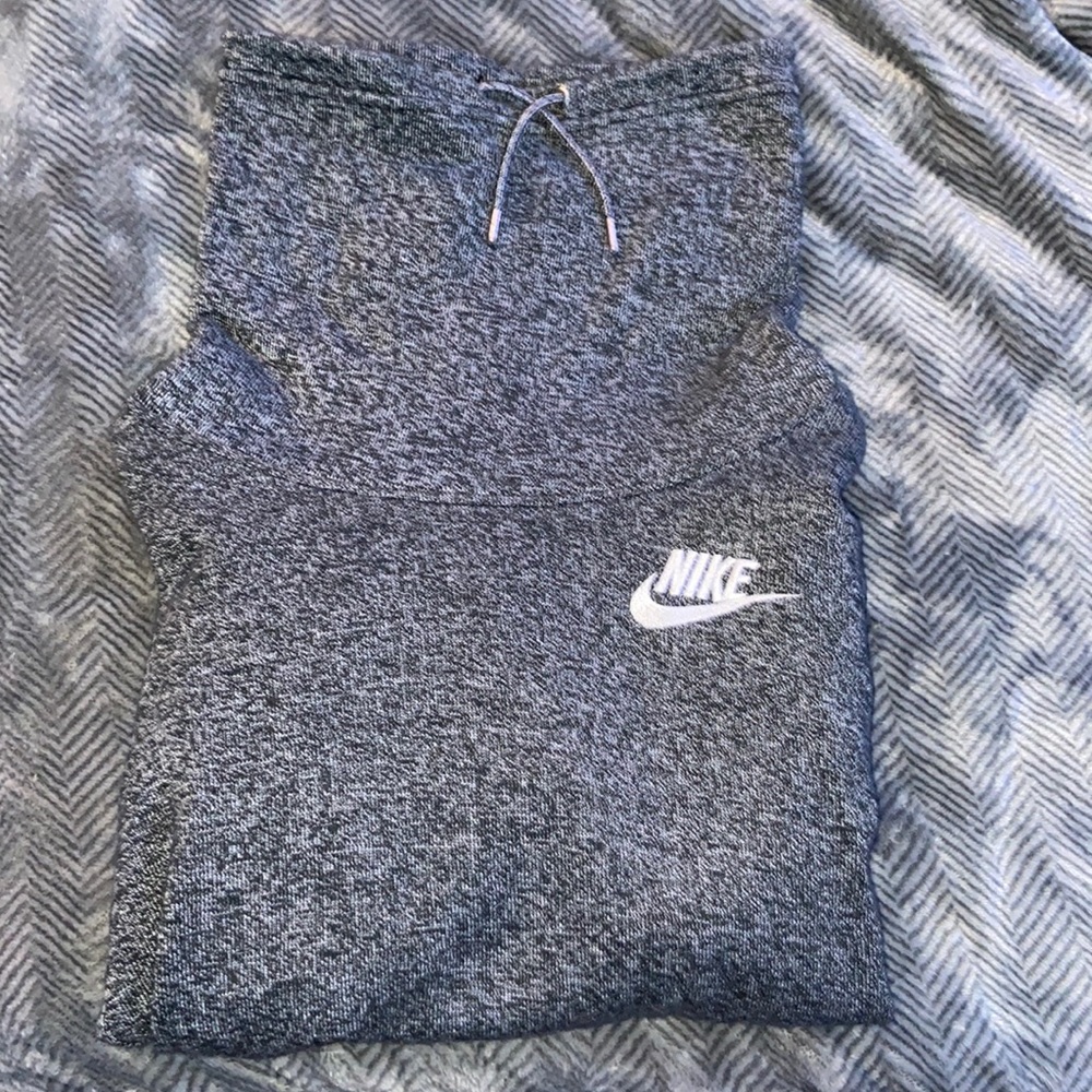 NIKE Turtle Neck Pullover with Pockets on the Sides